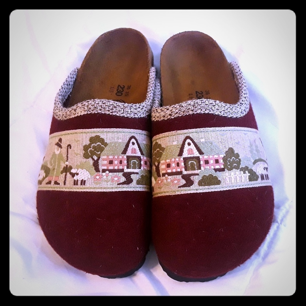 Birki's by Birkenstock closed toe burgundy